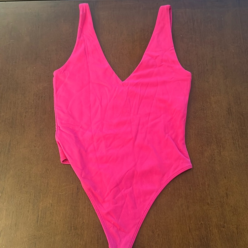 Aritzia Babaton V-Neck Contour Bodysuit